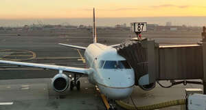 Aeropuerto Internacional Libertad de Newark (NYC) · Delvalle Box